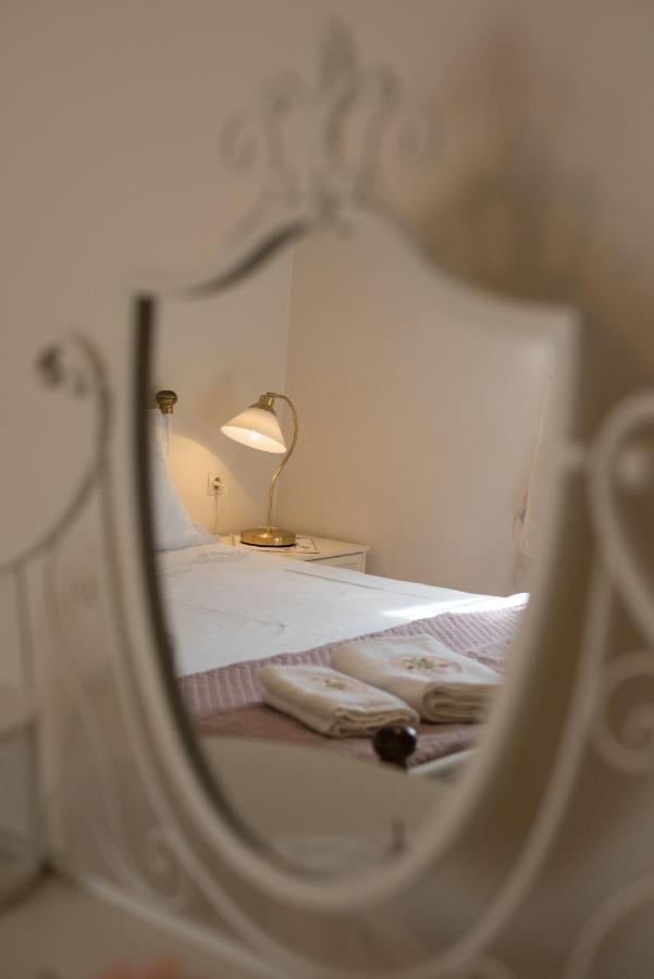The Old Mansion Appartement Sinarádes Buitenkant foto